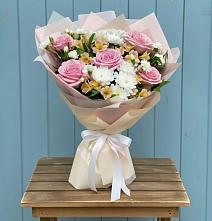 Букет цветов из:  Гвоздики, Орхидеи и Розы в Супонево Брянская область