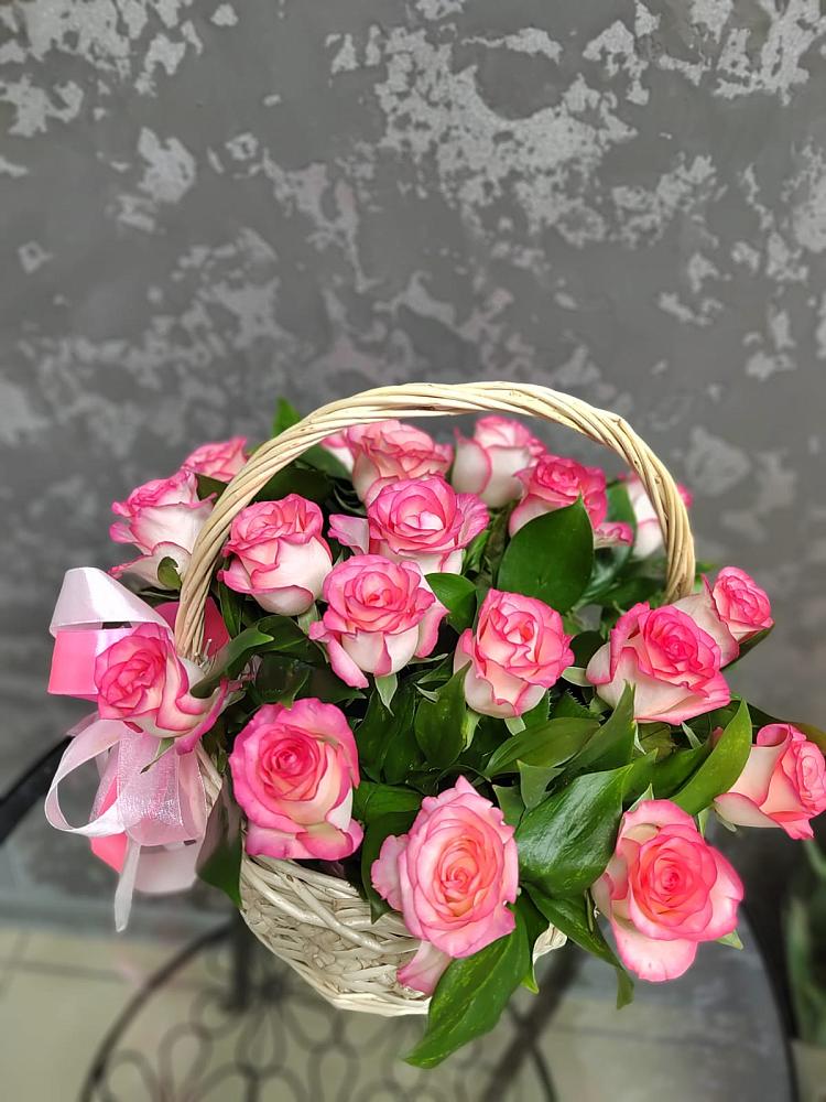 Цветочная композиция из Розы в корзине в Супонево Брянская область