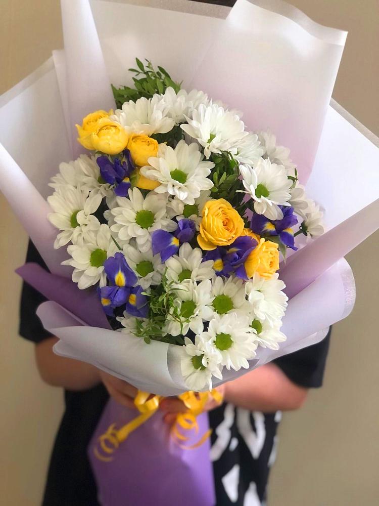 Букет цветов из: Ирисы, Хризантемы и Розы в Супонево Брянская область