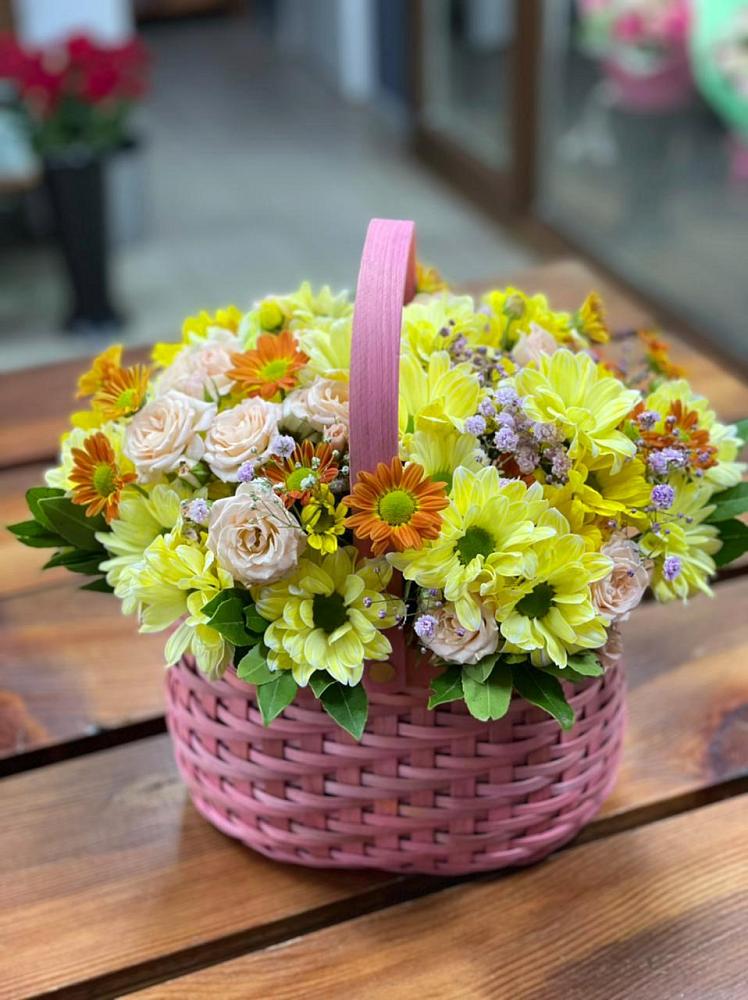 Цветочная композиция из Хризантемы и Розы в корзине в Супонево Брянская область