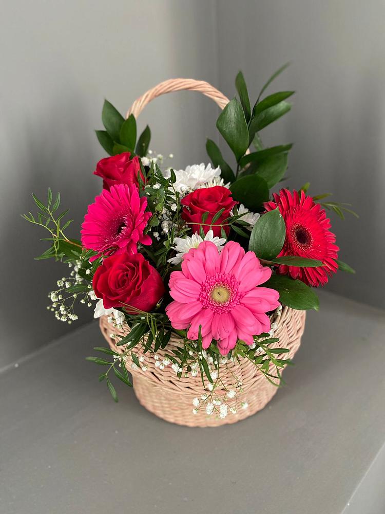 Цветочная композиция из Розы, Хризантемы и Герберы в корзине в Супонево Брянская область