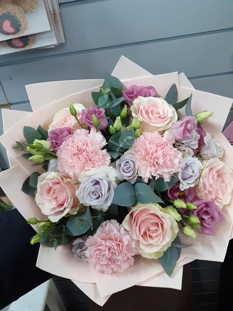 Букет цветов из: Розы, Гвоздики и Лизиантусы в Супонево Брянская область